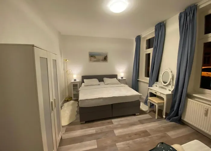 N A U T I C A - Ruhige Maritime Ferienwohnung Mit Balkon Familienfreundlich