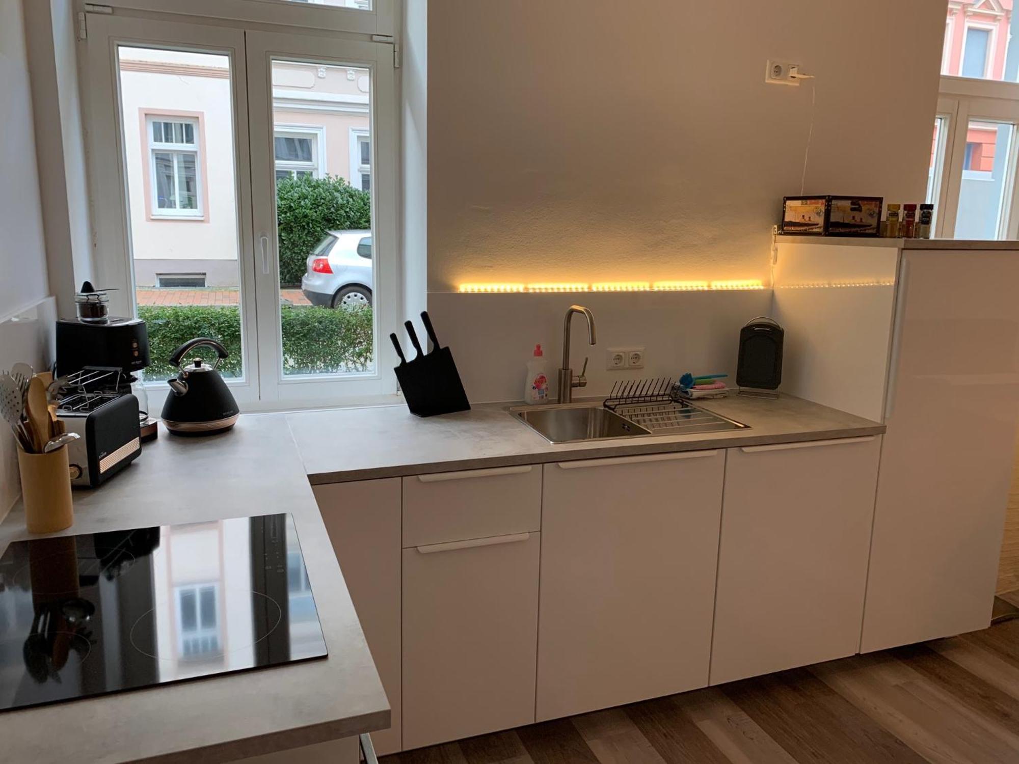 N A U T I C A - Ruhige Maritime Ferienwohnung Mit Balkon Familienfreundlich * Rostock